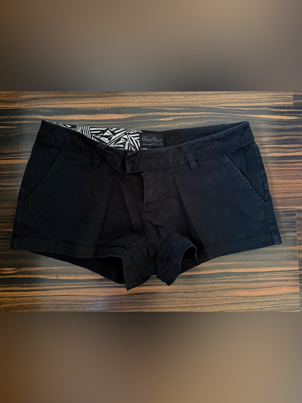 Volcom Corpo Class Black Shorts – Size 26/3
